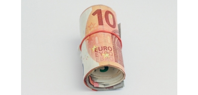 money-banknoti-pari-euro
